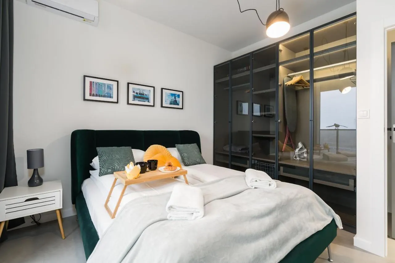 Daire Widokowy Apartament Wojciechowskiego Parking I Loggia By Renters Prestige Poznan